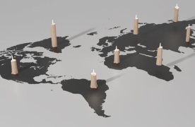 Il·lustració d'un mapamundi de color negre sense noms, en pla i direcció diagonal ascendent d'esquerra a dreta, amb vuit espelmes blanques enceses, de diferents tamanys i distribuïdes pel mapa.