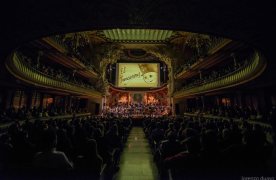 Escenari del Palau amb l'art amb sorra