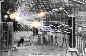 Nikola Tesla en su laboratorio de Colorado Springs