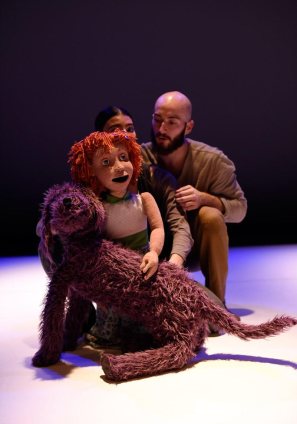 Dansa, titelles i vídeo-projecció es combinaran a Molsa per explicar una història emotiva.