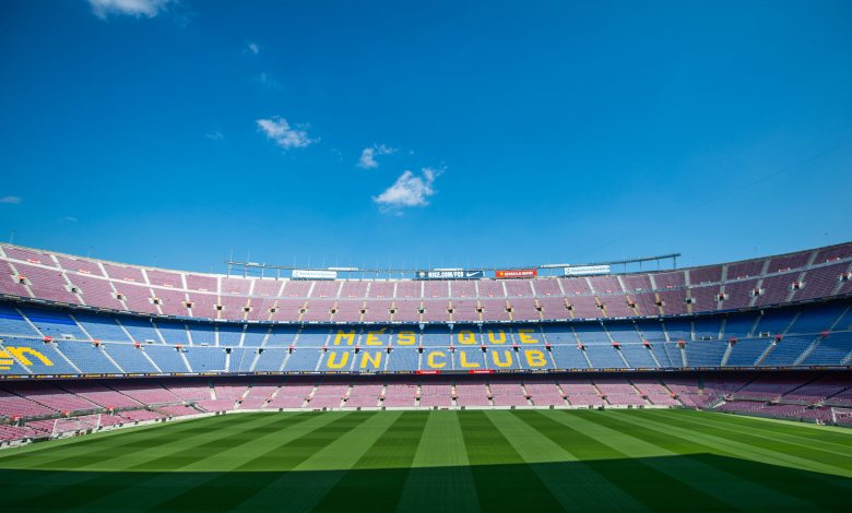 Camp Nou amb la frase més que un club