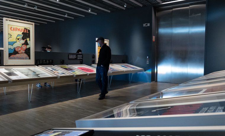 Visita dinamitzada a l'exposició de disseny gràfic