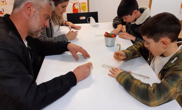 familias en taller Museo ICO