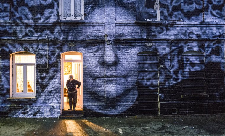 Fotograma del film "CARAS Y LUGARES"