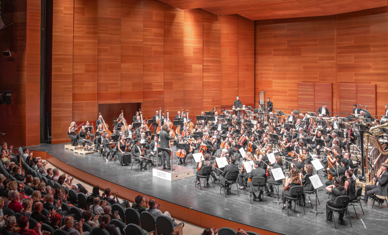 Euskadiko Orkestra en el escenario ensayando