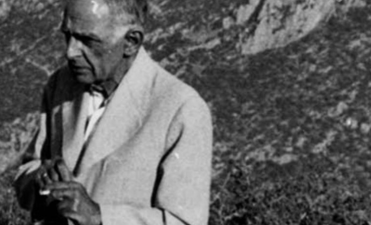 Dimitris Pikionis en Delfos. ©2025 Benaki Museum / Modern Greek Architecture Archives