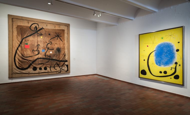 Sales amb pintures de Miró 