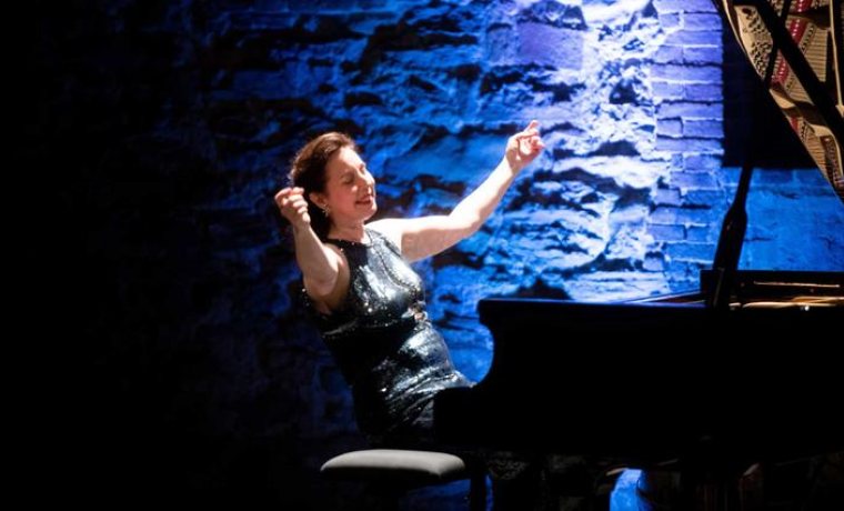 Angela Hewitt, piano