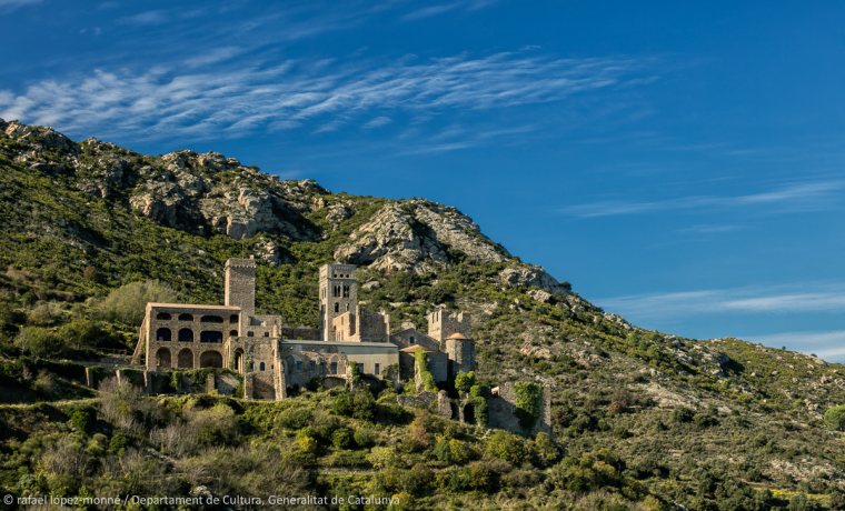 Vista exterior del monestir de Sant Pere de Rodes