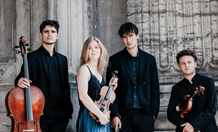 Imatge dels 4 musics del Sonoro Quartet