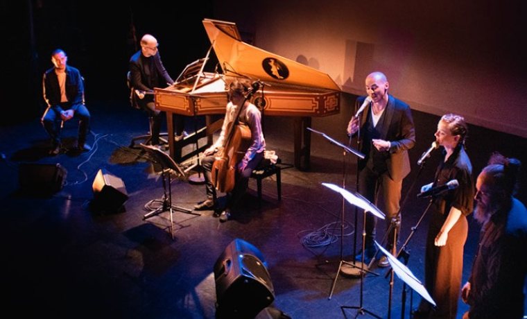 Equipo artístico formado por el slammer Mehdi Krüger y el director artístico Franck-Emmanuel Comte